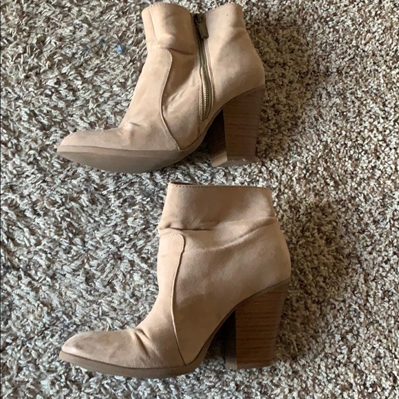 Shoe Dazzle Tan Booties - Picture 2 of 4